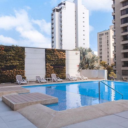 Hotel Barranquilla Plaza Exterior foto The swimming pool at the complex