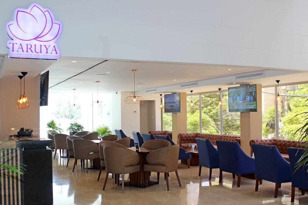 Hotel Barranquilla Plaza Exterior foto A restaurant in the airport