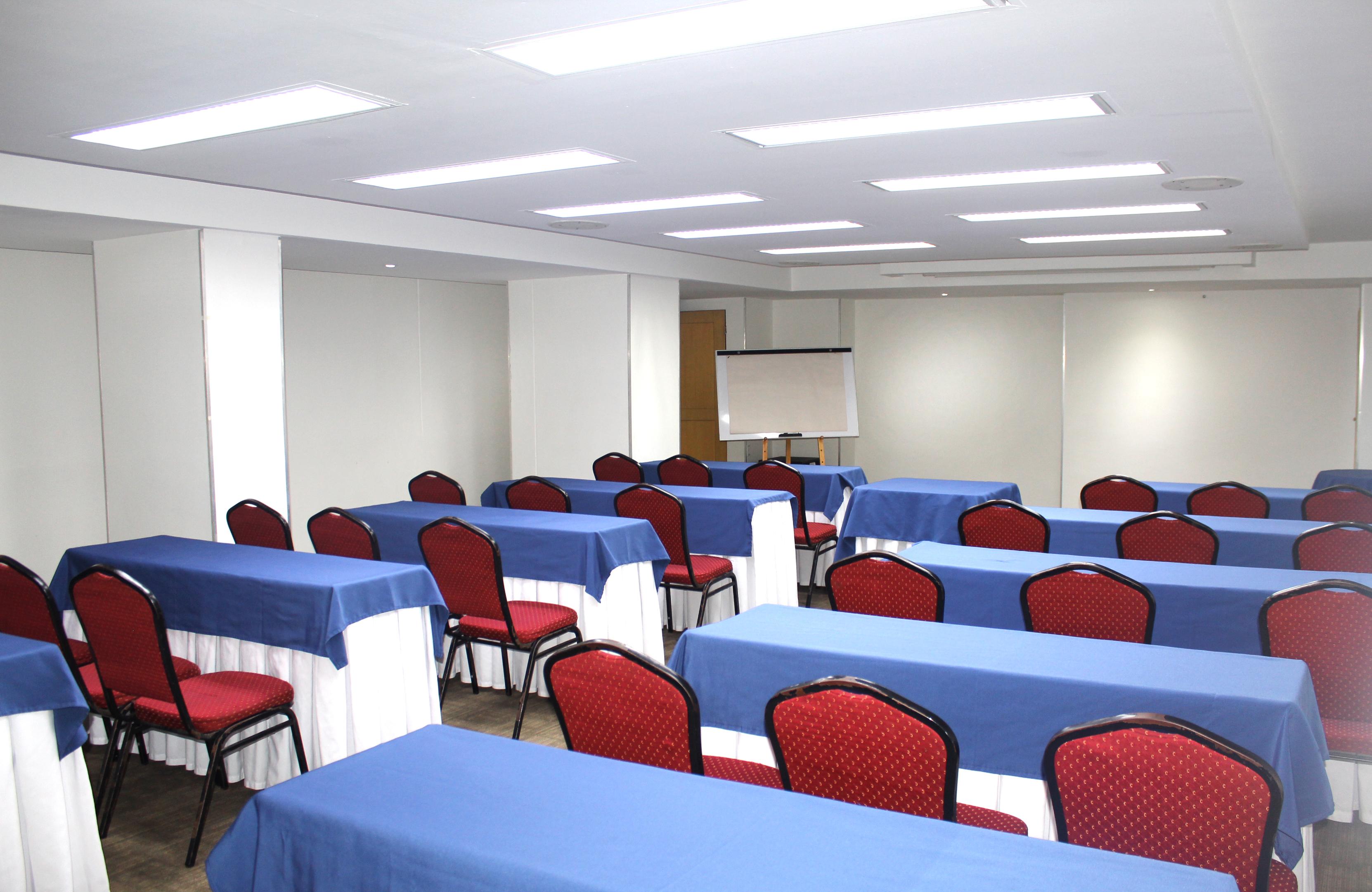 Hotel Barranquilla Plaza Exterior foto A typical classroom at the university