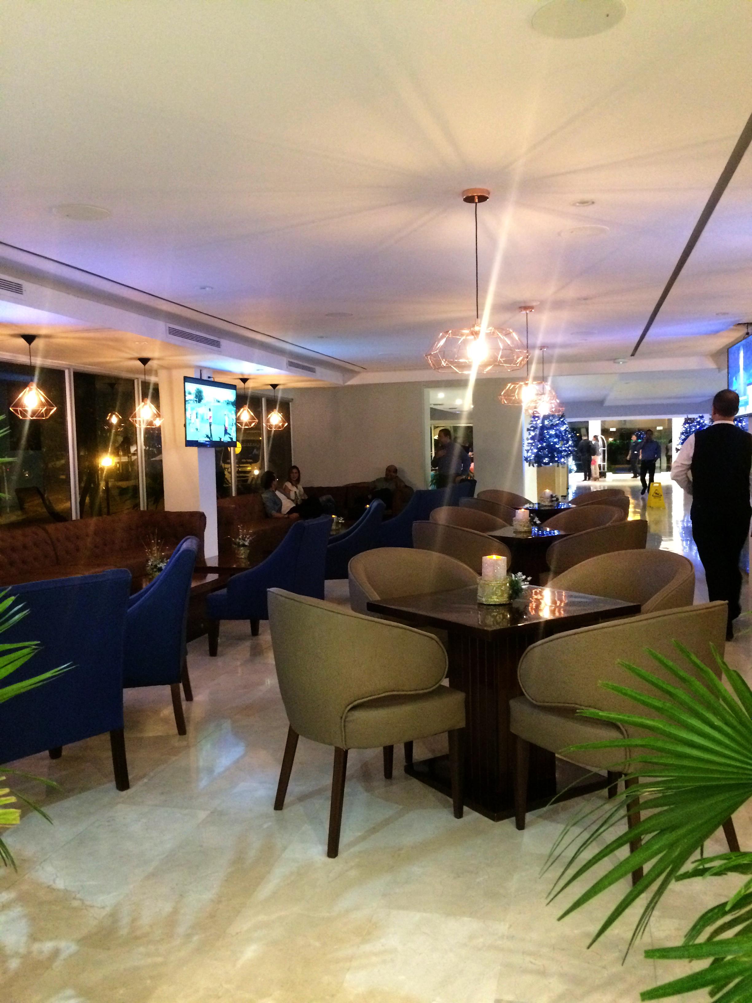 Hotel Barranquilla Plaza Exterior foto The lounge at the airport