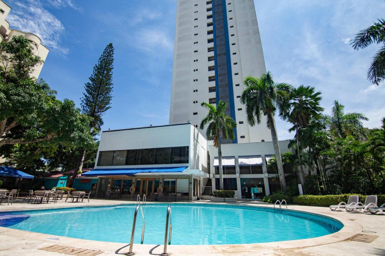 Hotel Barranquilla Plaza Exterior foto Swimming pool
