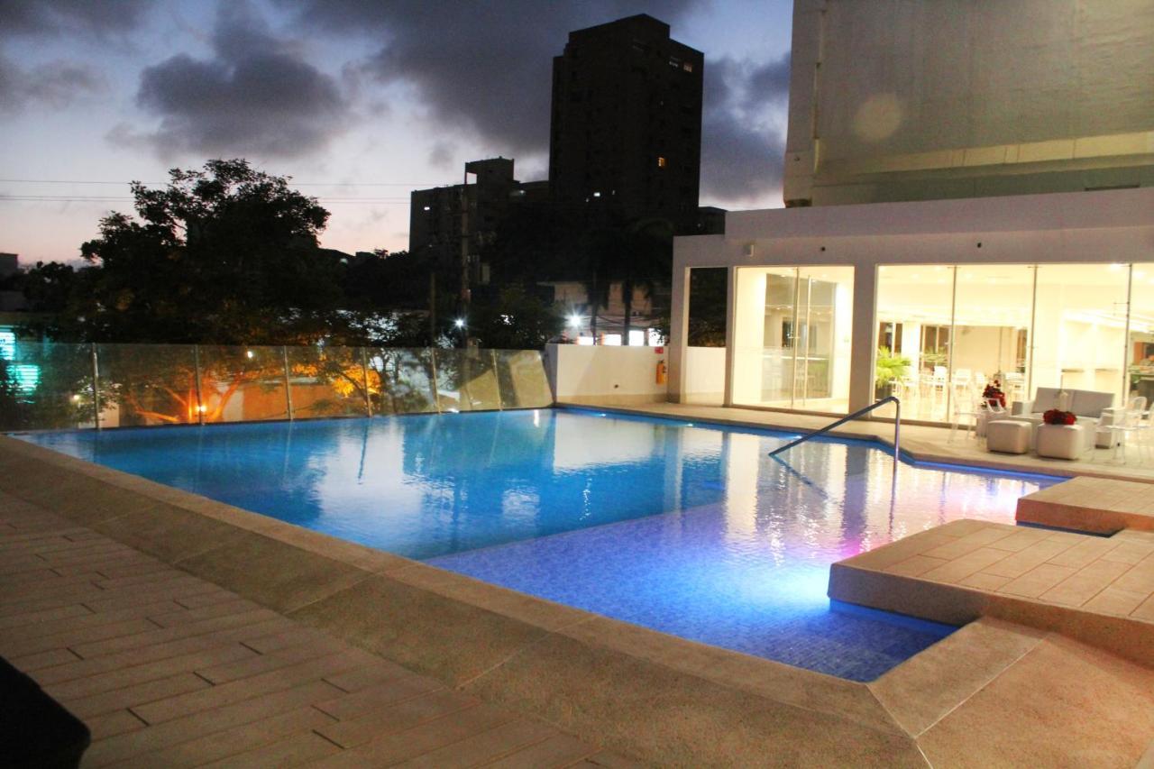 Hotel Barranquilla Plaza Exterior foto The swimming pool at the hotel