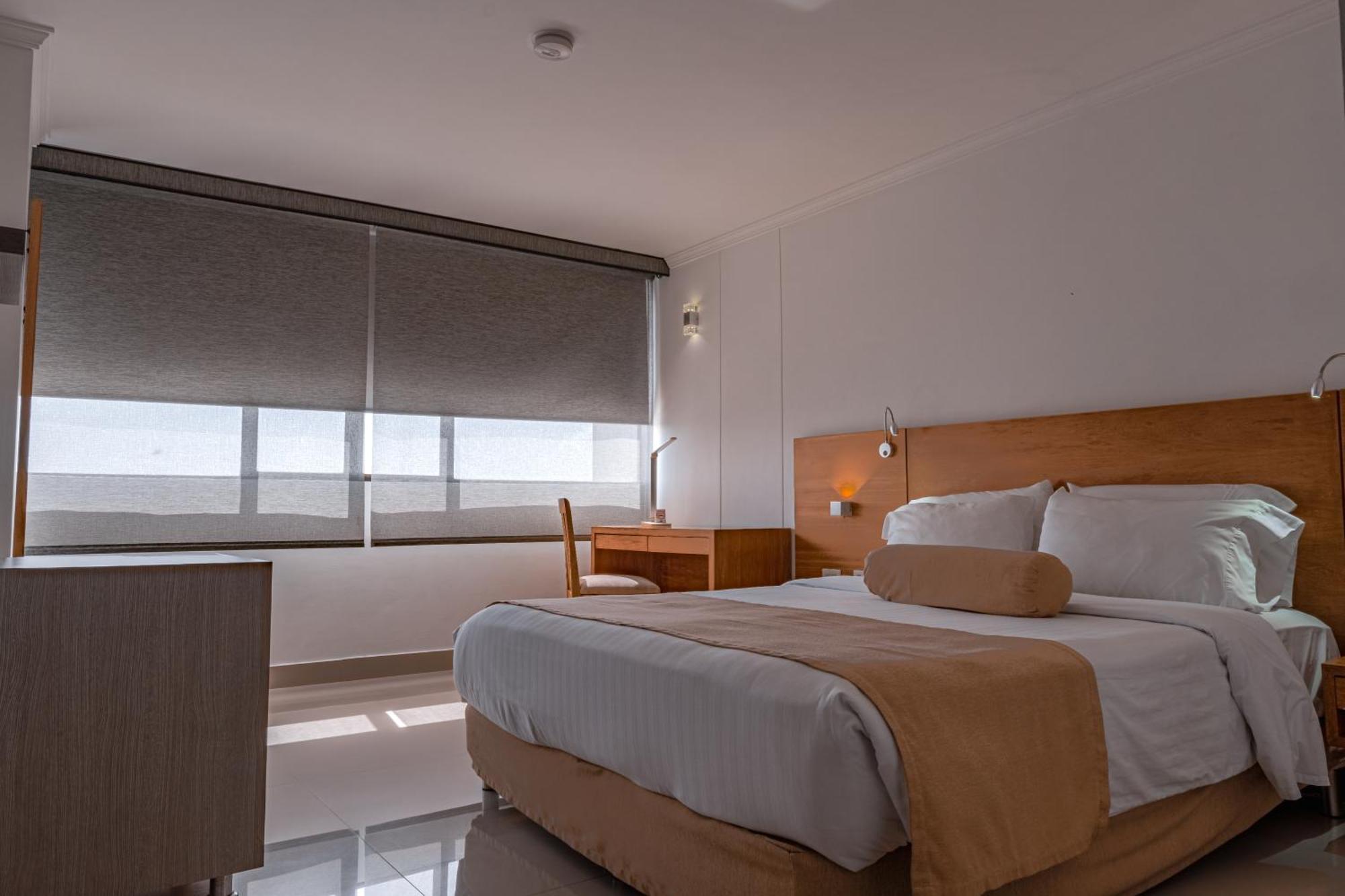 Hotel Barranquilla Plaza Exterior foto A bedroom at the hotel