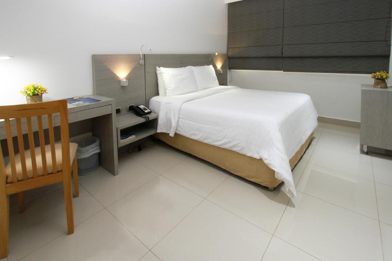 Hotel Barranquilla Plaza Exterior foto A room at the hotel